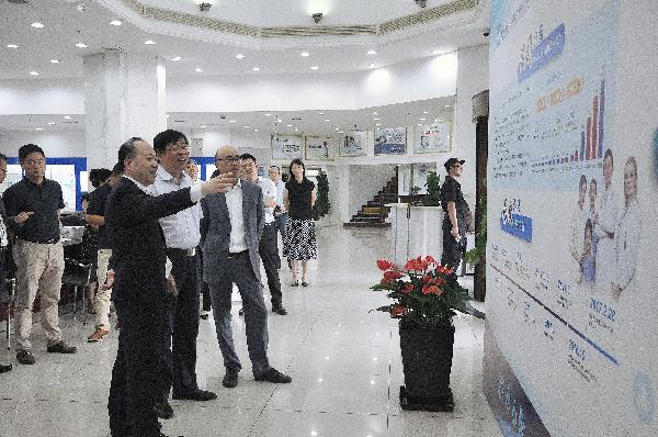 黄浦区委书记杲云一行调研赢彩吧859cc医疗器械