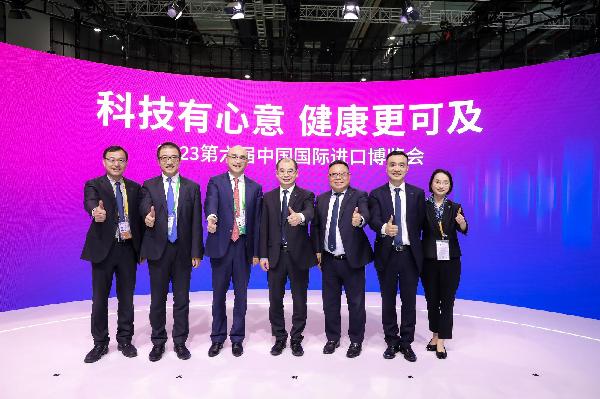 相约进博 | 上海医药助力雅培药品新品发布，共同推动中国女性健康全程管理